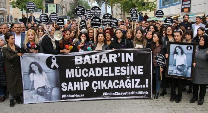 Erkek kardeşi tarafından katledilen Hezer için üç kentte protesto