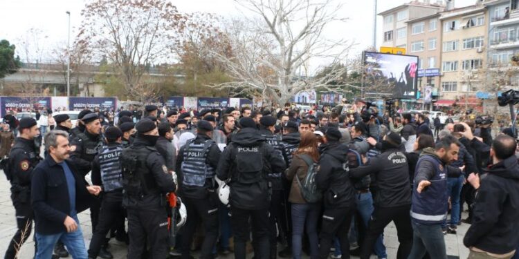 Kadıköy’de gözaltına alınan 69 kişi serbest bırakıldı