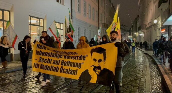 Avrupa’nın birçok kentinde tecrit protesto edildi