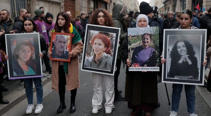 Paris’te binler katliama karşı yürüdü