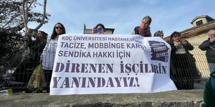 Kadınlardan Koç Üniversitesi Hastanesi işçileri ile dayanışma eylemi