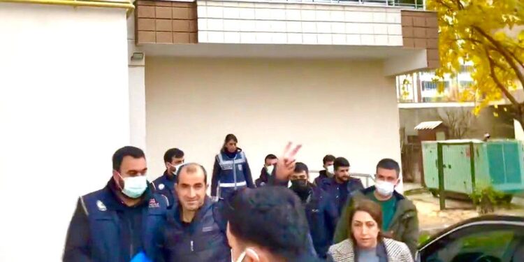 Gözaltında 4’üncü gün: DBP’liler susma hakkını kullandı