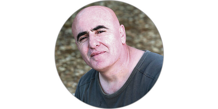 Bir kusmuk gibi ağzınızın kenarında ikiyüzlülüğünüz