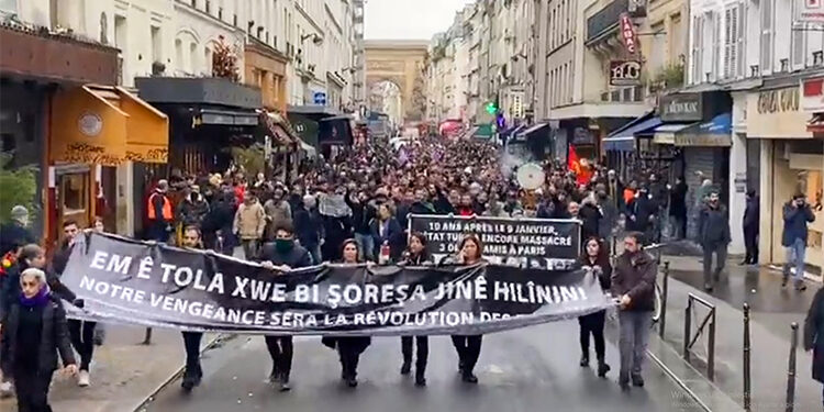 Paris’te binler katliama karşı yürüyor: Kitleye karşı bozkurt işaretli ırkçı saldırı