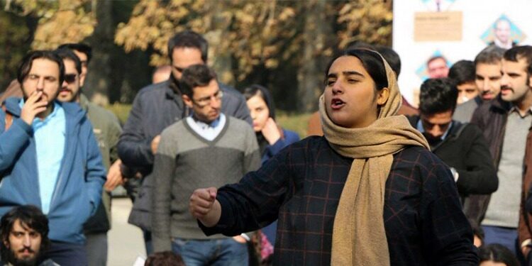 İran’da şüpheli öğrenci zehirlenmeleri