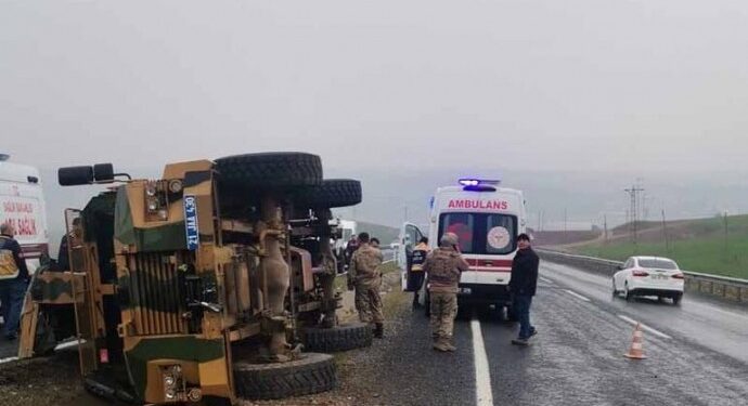 Amed’de askeri araç devrildi 6 asler yaralandı