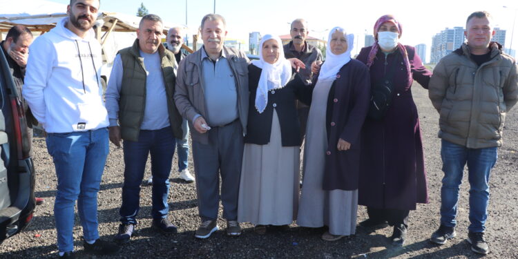 30 yıldır tutuklu Bayram tahliye oldu: İlk toprağı öptü