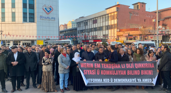 Amed’de Paris Katliamı protesto edildi: Bu bir siyasi katliamdır