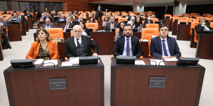 Oluç’tan HDP’yi hedef alan Çelebi’ye yanıt: Siz kimsiniz