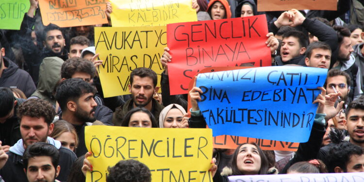 Öğrenciler eylemlerini farklı etkinliklerle sürdürecek