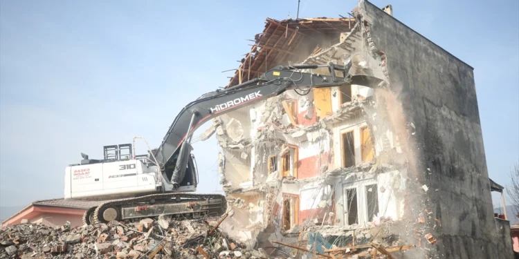 Düzce depreminin ardından 791 binası ağır hasar tespiti