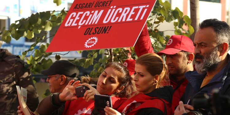 DİSK: Asgari ücret 13 bin 200 lira olmalı