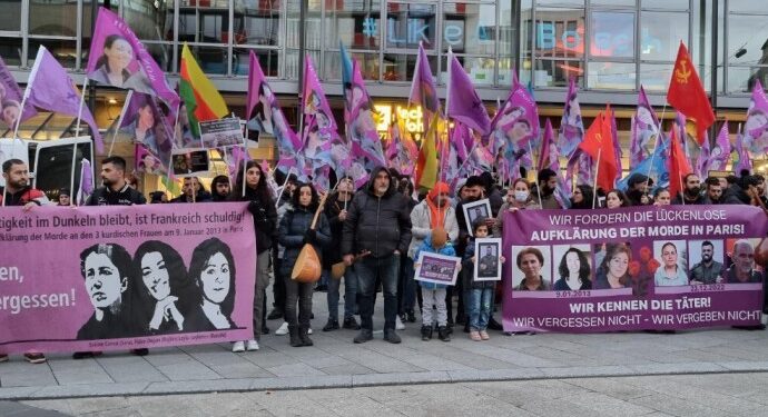 Avrupa’da Fransa konsoloslukları önünde protesto