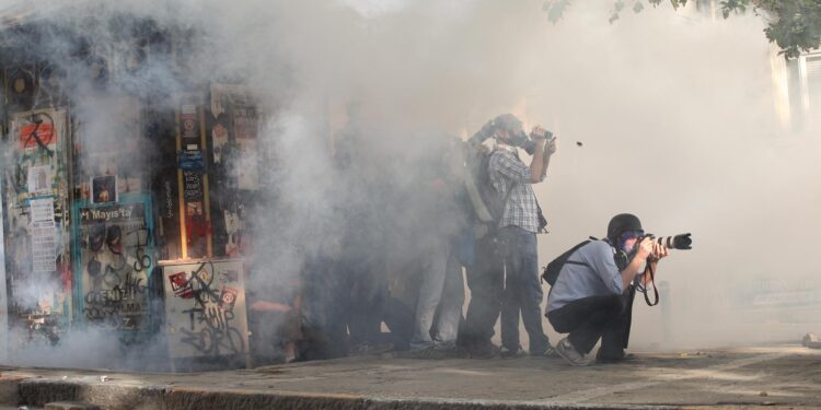 DFG’den Kasım raporu: Gazetecilere yönelik ihlaller artarak sürdü