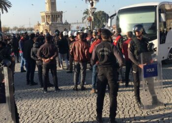 İzmir’de tecrit protestosu: 50 kişi gözaltına alındı