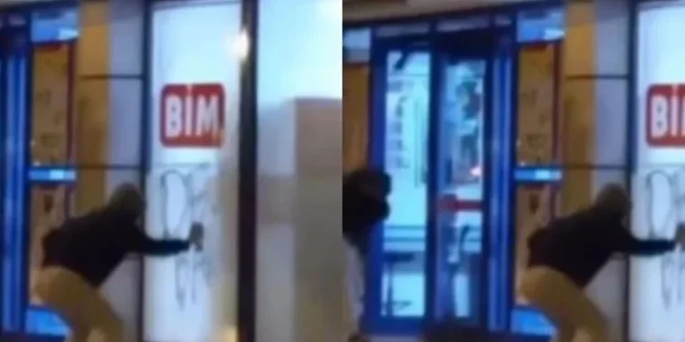 MHP’liler BİM’in camlarına ‘Devlet baba’ yazdı