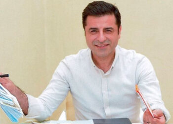 TÜYAP’da şairler ve yazarlardan Demirtaş dayanışması