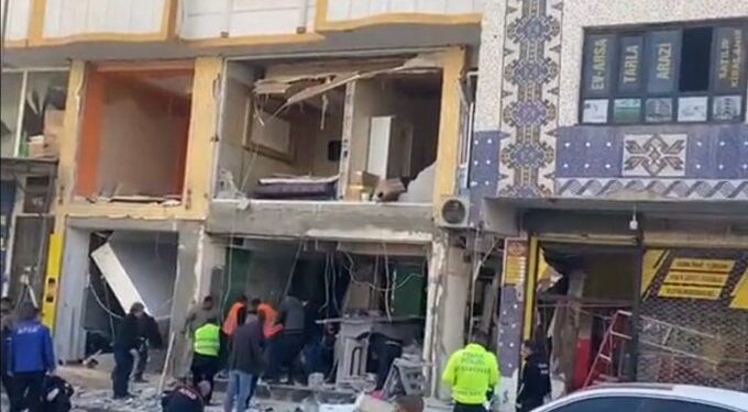 Riha’da bir apartmanda patlama