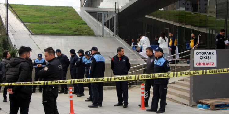 Şişli Belediyesi’nin çatısından düşen stajyer öğrenci vefat etti