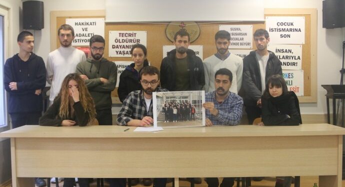 İÜ öğrencileri açıklama yaptı: Kampüsleri kışlaya çevirmek istiyorlar