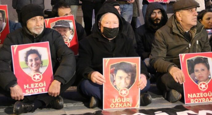 Suruç Aileleri İnisiyatifi: Davutoğlu katliamların arka planını anlatsın