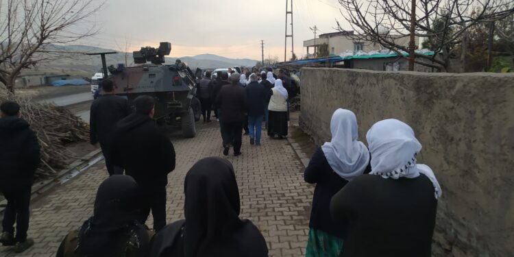 Güngen’in cenazesi abluka altında defnedildi