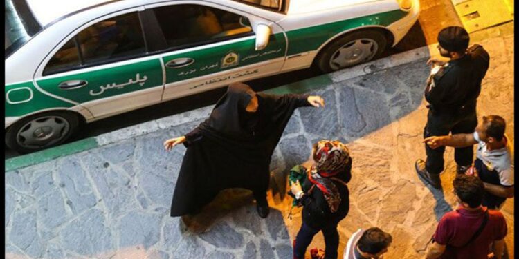 İran’da ‘Ahlak polisliği’ kaldırıldı, başörtüsü üzerine çalışılıyor