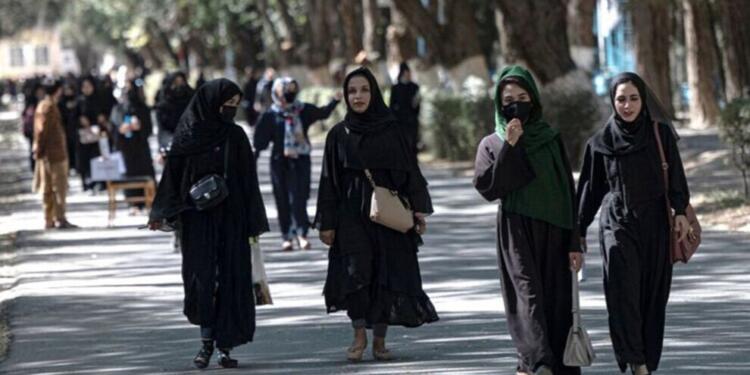 Taliban kadınların üniversite sınavına girişini de yasakladı