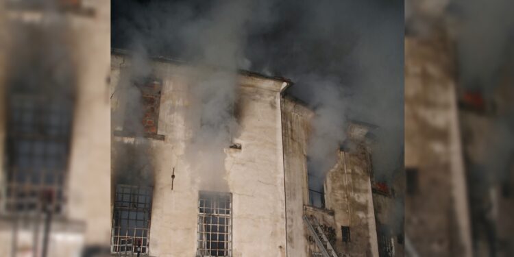 Surp Pırgiç Ermeni Katolik Kilisesi lojmanında yangın