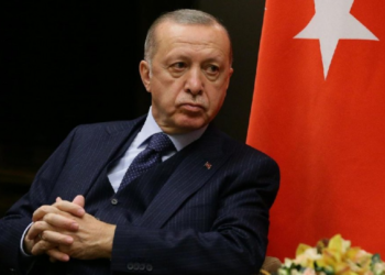 AKP ‘anayasal hak’ diyor, hukukçular ‘kesinlikle aday olamaz’