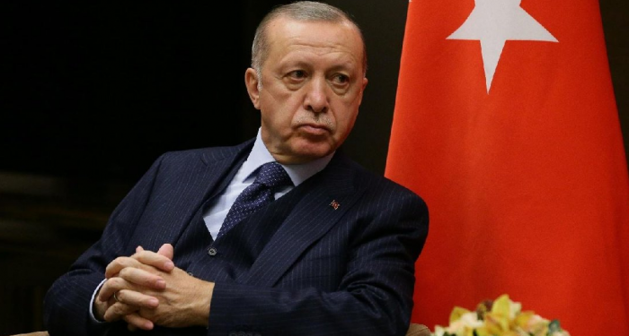 AKP ‘anayasal hak’ diyor, hukukçular ‘kesinlikle aday olamaz’