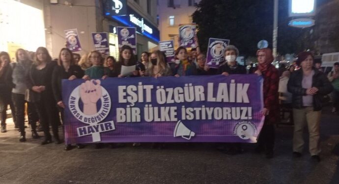 Mersin Kadın Platformu’ndan ‘Anayasa değişikliği teklifine hayır!’ eylemi