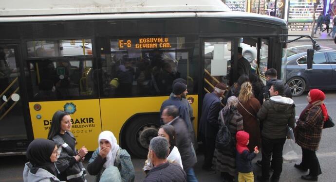 Amed’te otobüs çilesi: Kayyum halka hizmet götürmüyor