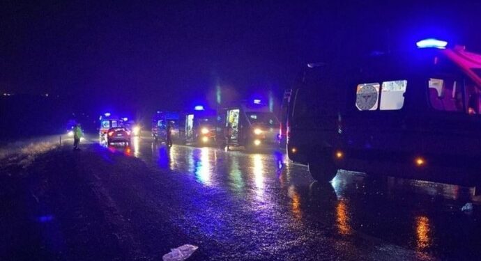 Amed’te yolcu otobüsü devrildi: 5 ölü