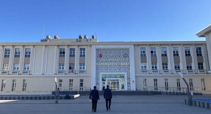 Kayyum tarafından belediye bütçesinden kaymakamlığa mobilya alındı