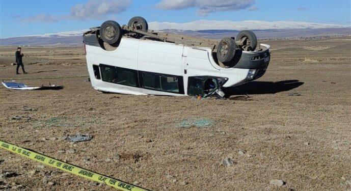 Qers’te kaza: 1 öğrenci öldü 14’ü yaralı