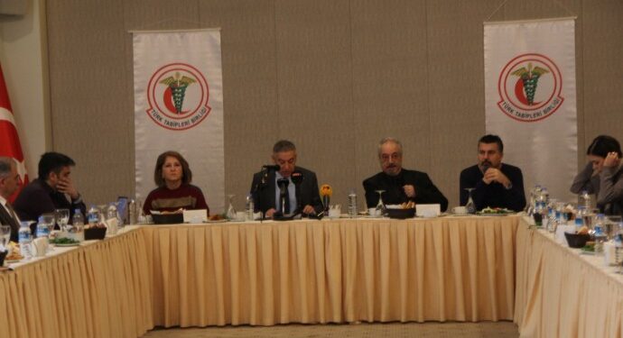 TTB: Sağlıkta çöküşü gösterdiğimiz için hedef alındık