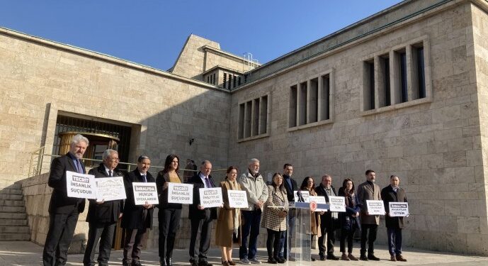 Tecride karşı Adalet Nöbeti: Tecrit hepimize uygulanıyor