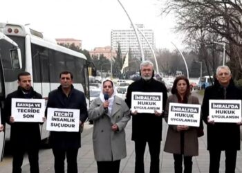 Tecride karşı nöbet devam ediyor: Abdullah Öcalan’ın sesi duyulmalı