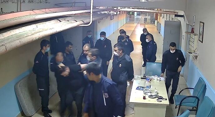 ‘Şüpheli ölüm’ de işkenceci gardiyanlar hakim karşısına çıktı
