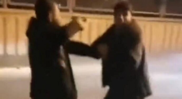 Polisler dün gece 2 yurttaşı yaraladı