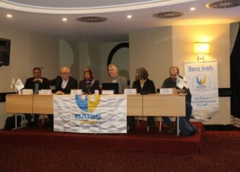 Aydın ve yazarlar: Oylarımız barış isteyenlere