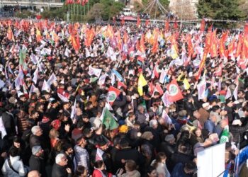 HDP’ye yurttaşlardan destek: Gerekirse ekmeğimizden kısarız partimize veririz