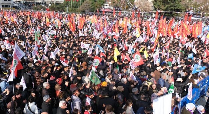 HDP’ye yurttaşlardan destek: Gerekirse ekmeğimizden kısarız partimize veririz