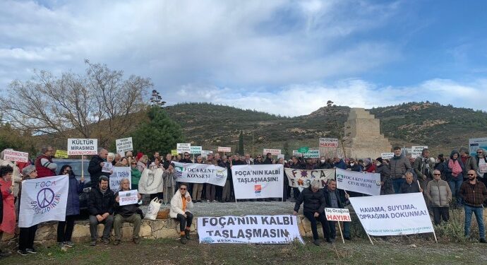 Foçalılar’dan taş ocağına karşı eylem