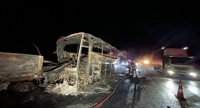 Mültecileri taşıyan araç kaza yaptı: 2 asker, 1 mülteci öldü