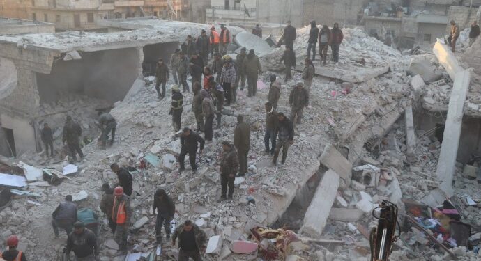 Şêxmeqsûd’da bina çöktü 16 kişi yaşamını yitirdi