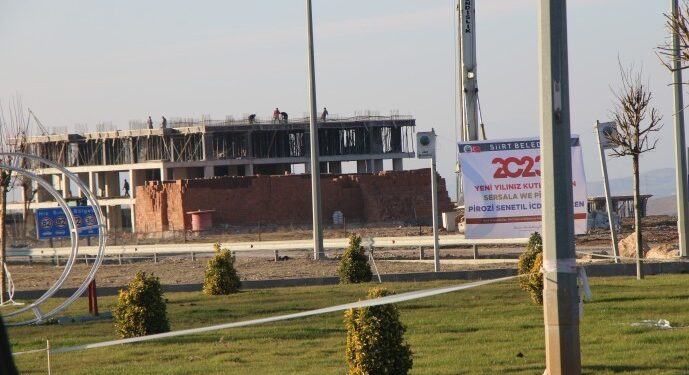 Newala Qesaba’da cenazeler üzerinden villalar yükseliyor