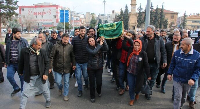 Barış Annesi Demir toprağa verildi