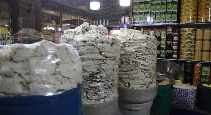Wanlılar pahlılıktan kendi peynirlerini yiyemiyor!